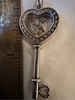Origami owl brand Heart Key Pendant Necklace - Silver Tone "Love" LocketCharm925